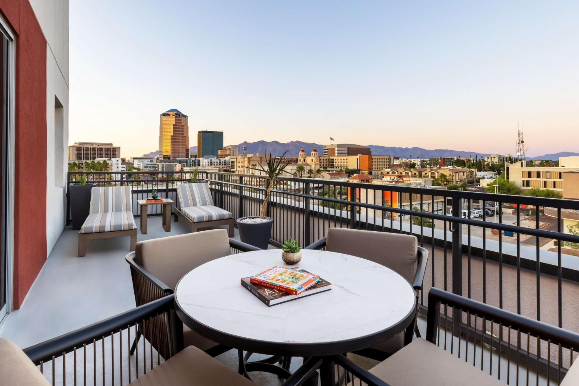 Hotel Doubletree By Hilton Tucson Downtown Convention Center Extérieur photo